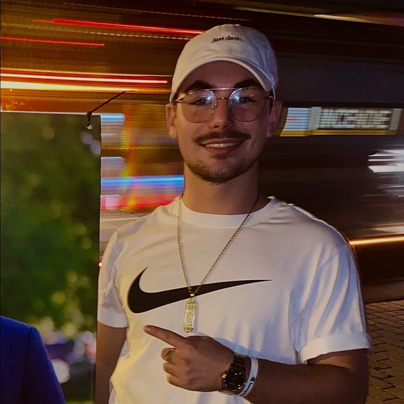 Meet your Posher, Gabriel - Picture 2 of 4